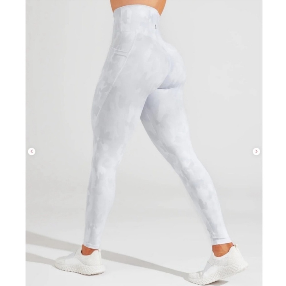 Buff Bunny Limitless White Light Gray Camo Leggings NWOT